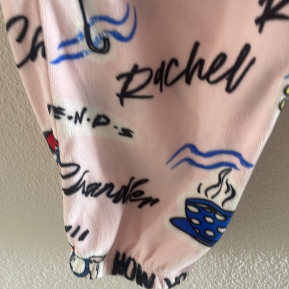 Super soft, pink friends pajama bottoms - Picture 3 of 8